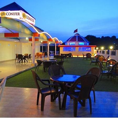 Treebo Trend Gk Conifer Hotel Дхарамсала Екстериор снимка