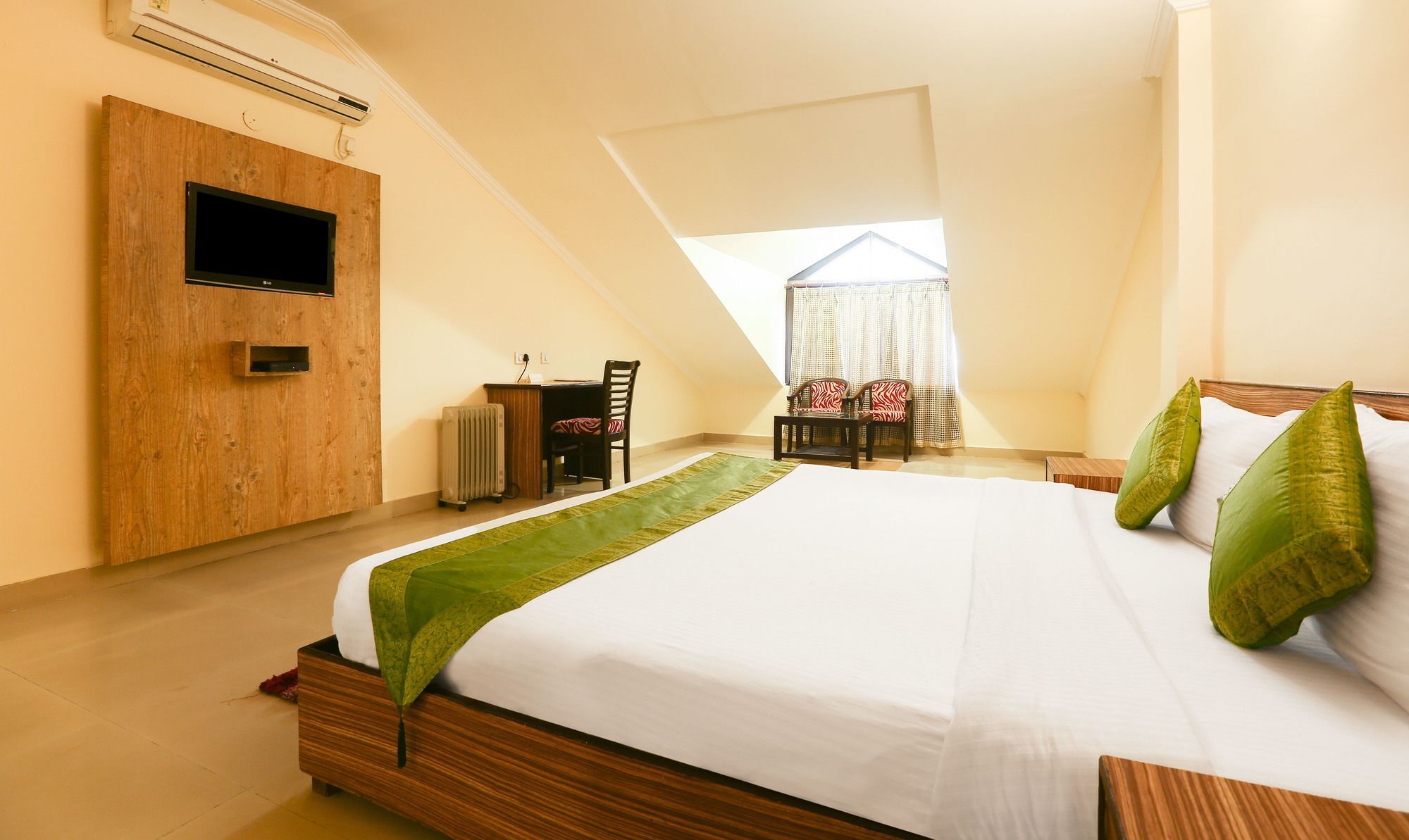 Treebo Trend Gk Conifer Hotel Дхарамсала Екстериор снимка